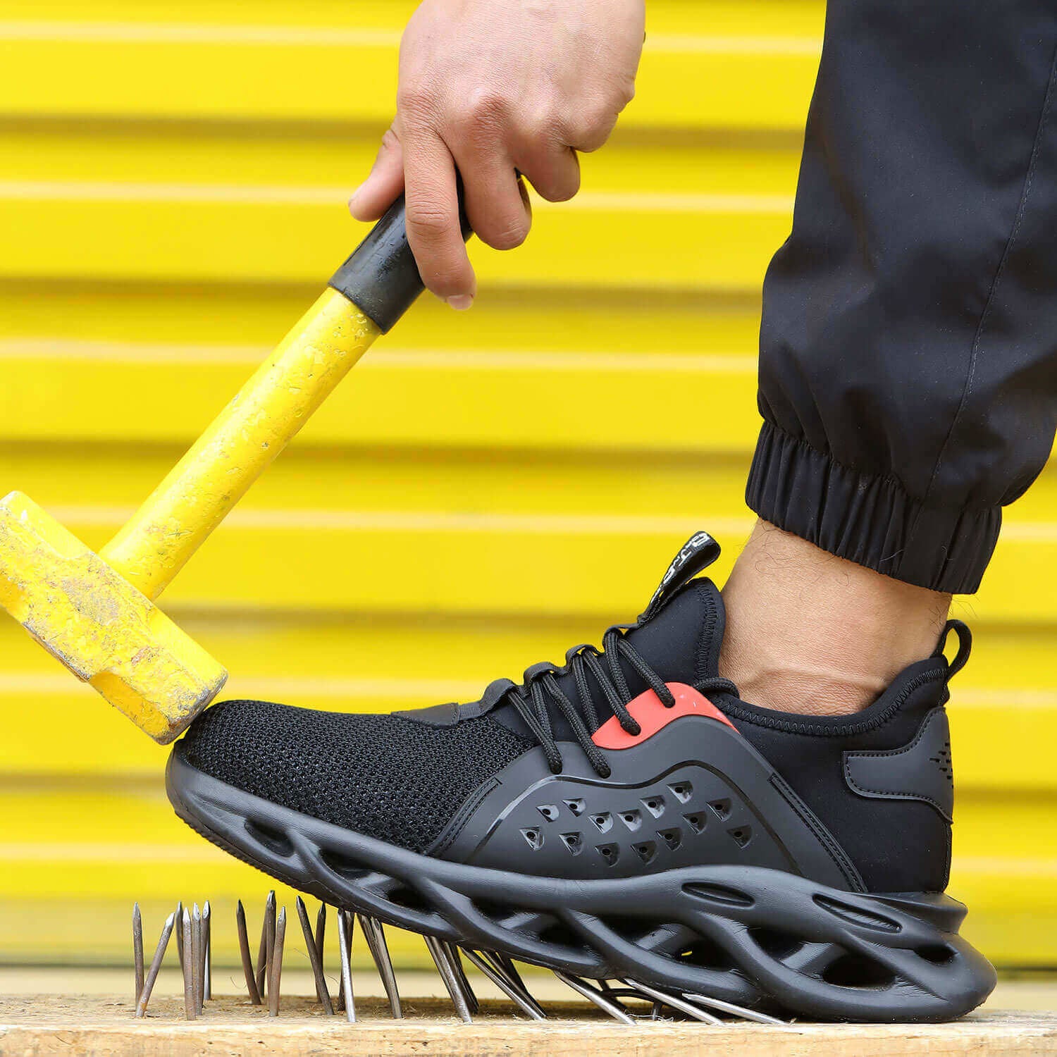 Czarne męskie trampki z dzianiny siateczkowej z amortyzacją sportową